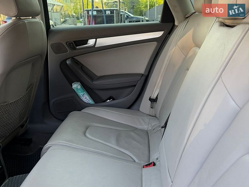 Седан Audi A4 2012 в Дніпрі