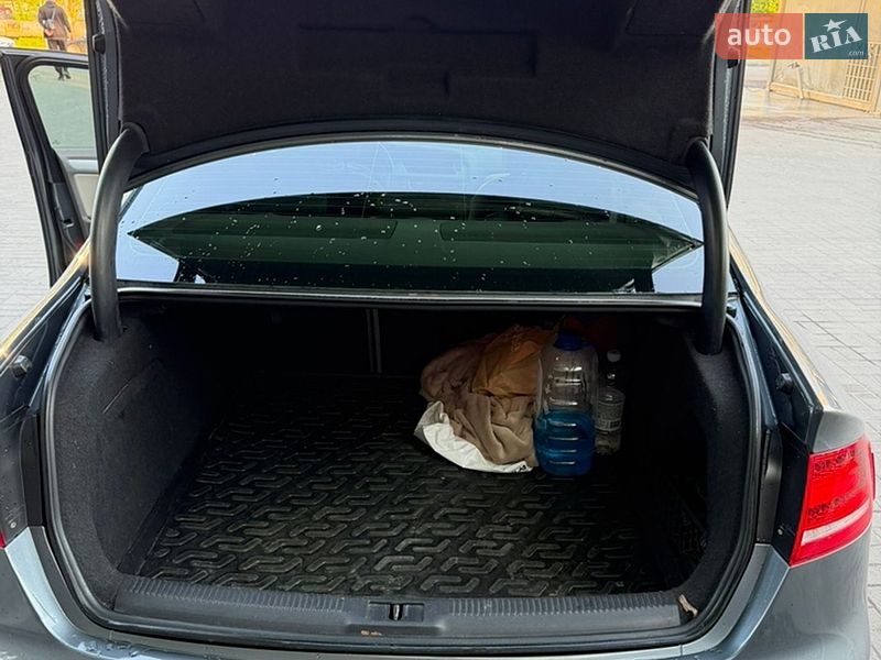 Седан Audi A4 2012 в Дніпрі