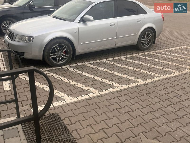 Седан Audi A4 2003 в Тлумаче