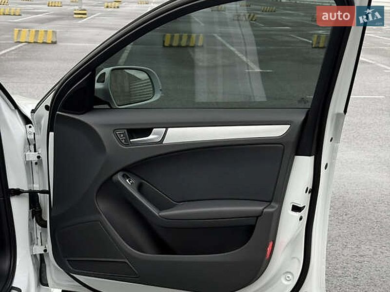Седан Audi A4 2015 в Хмельницькому