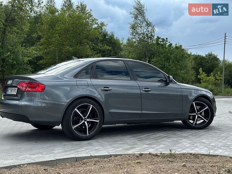 Седан Audi A4 2011 в Львове