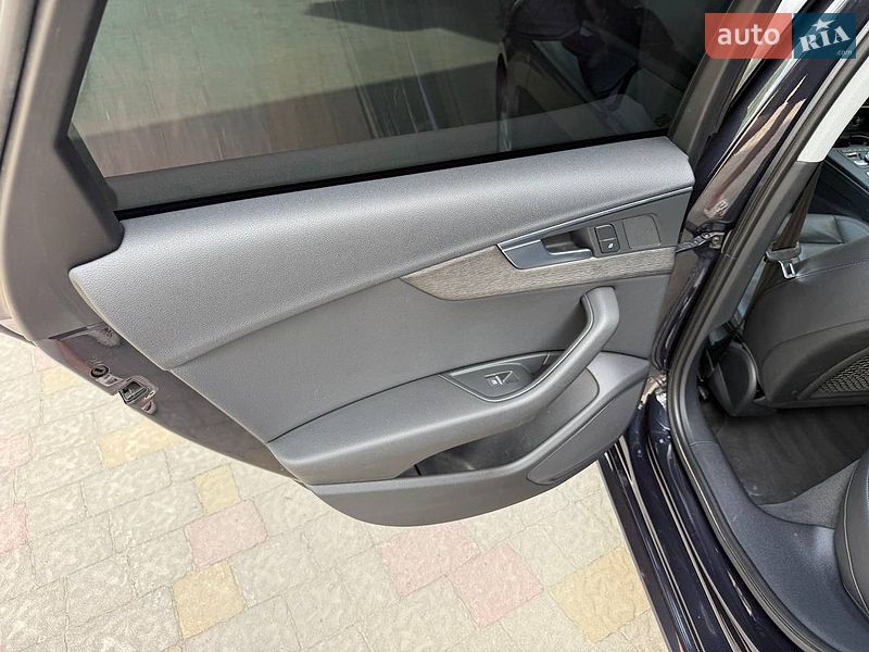 Седан Audi A4 2018 в Стрые