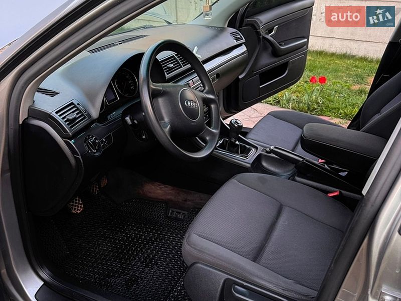 Седан Audi A4 2004 в Калиновке