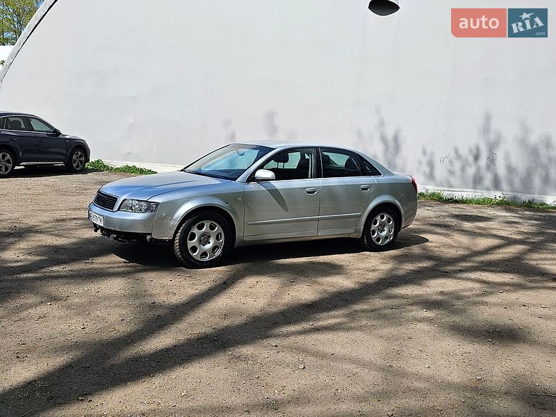 Седан Audi A4 2004 в Києві