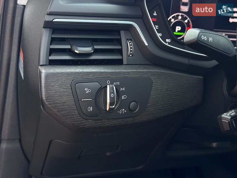 Седан Audi A4 2018 в Києві