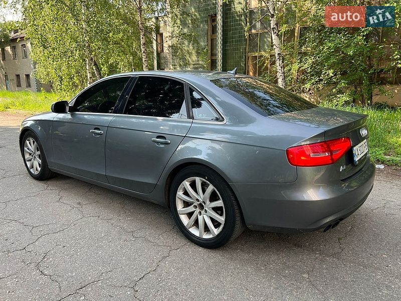 Седан Audi A4 2012 в Києві