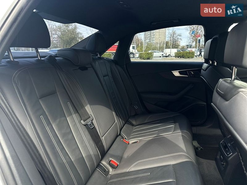 Седан Audi A4 2020 в Киеве