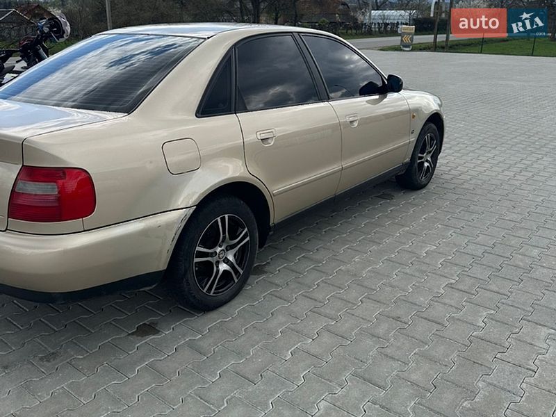 Седан Audi A4 1996 в Коломые