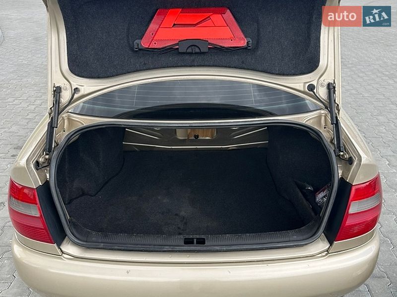 Седан Audi A4 1996 в Коломые