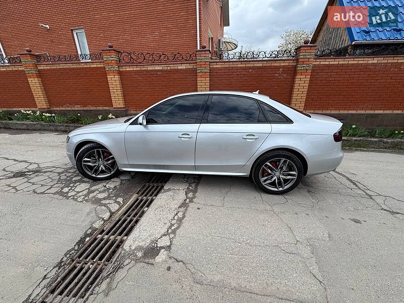 Седан Audi A4 2011 в Виннице