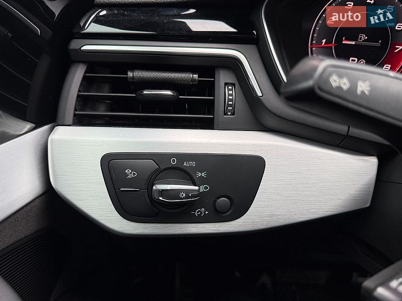 Седан Audi A4 2020 в Львові
