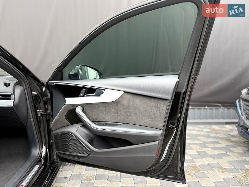 Седан Audi A4 2020 в Львові