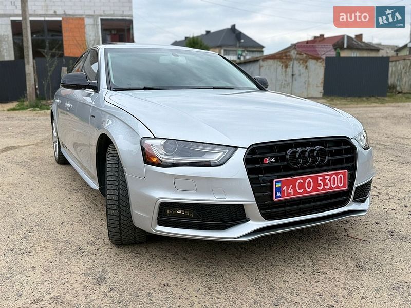Седан Audi A4 2013 в Львове