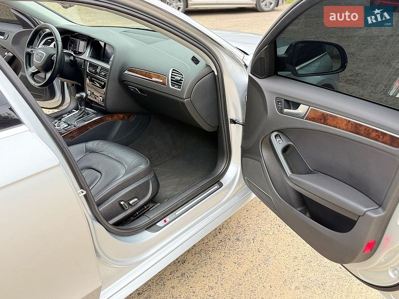 Седан Audi A4 2013 в Львове