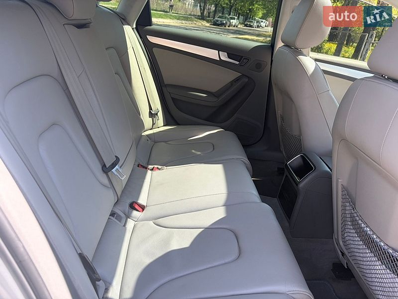 Седан Audi A4 2011 в Сумах