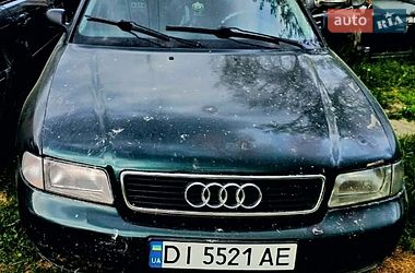 Седан Audi A4 1995 в Косові