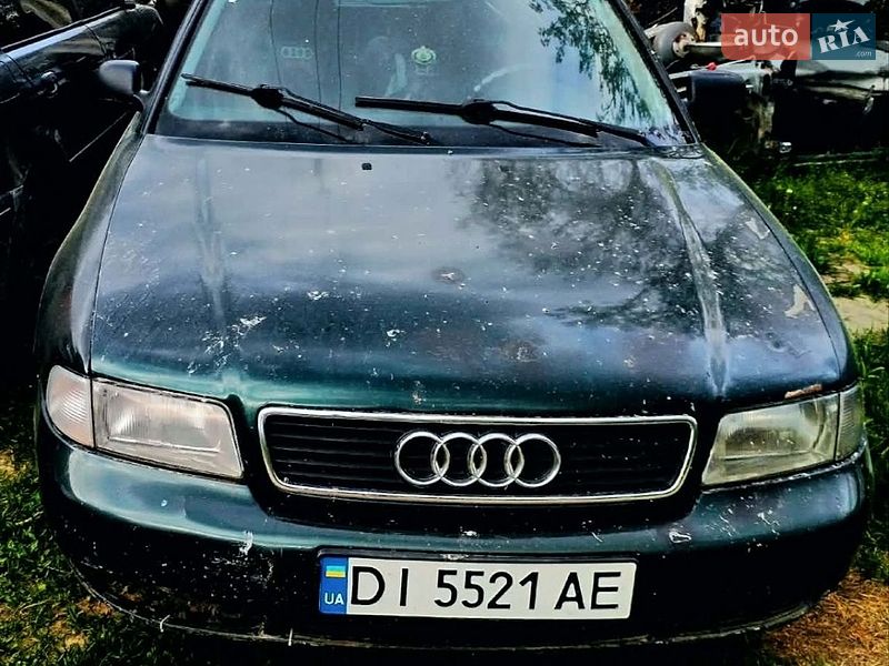 Седан Audi A4 1995 в Косові