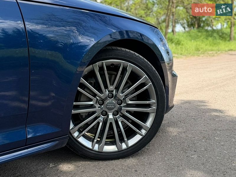 Седан Audi A4 2016 в Харькове
