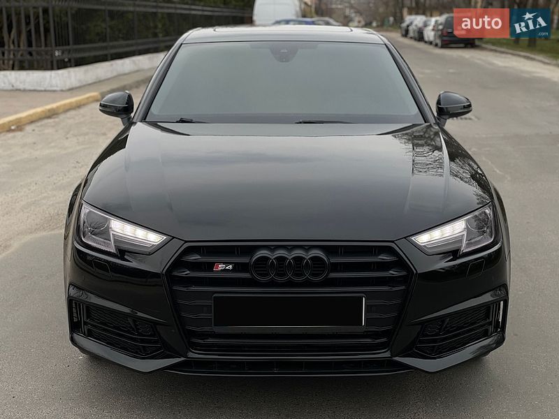 Седан Audi A4 2018 в Львове