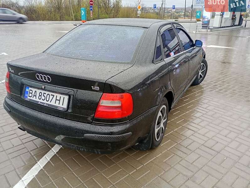 Седан Audi A4 1997 в Голованевске