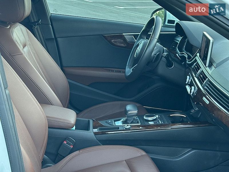 Седан Audi A4 2018 в Ровно