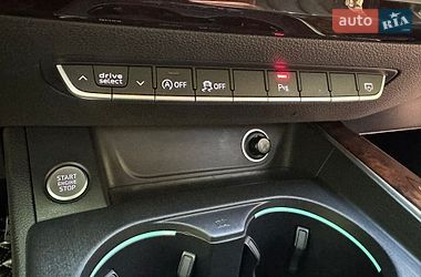 Седан Audi A4 2017 в Хмельницком