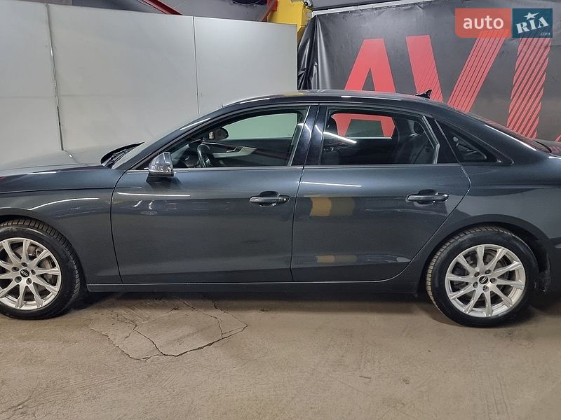 Седан Audi A4 2021 в Киеве