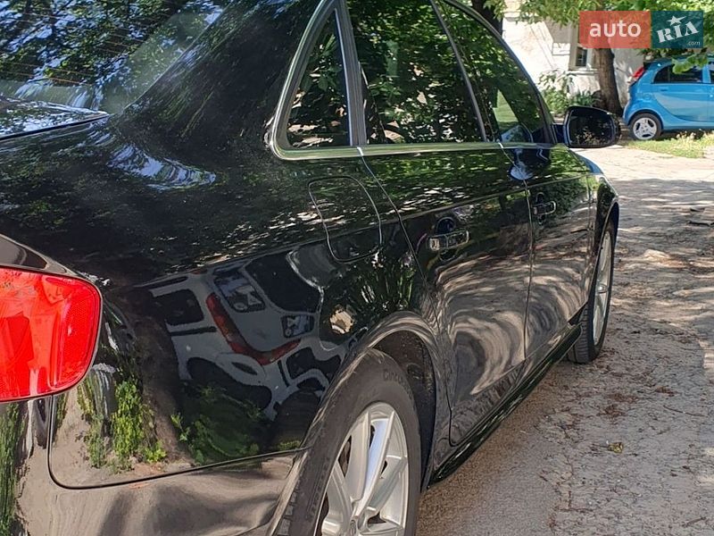 Седан Audi A4 2015 в Николаеве