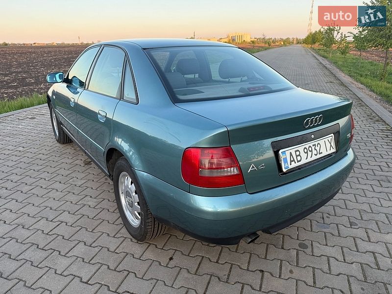 Седан Audi A4 1999 в Липовце