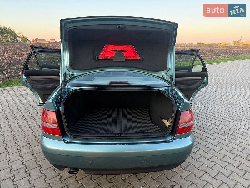 Седан Audi A4 1999 в Липовце
