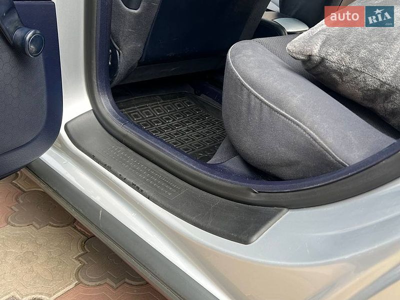 Седан Audi A4 2001 в Днепре