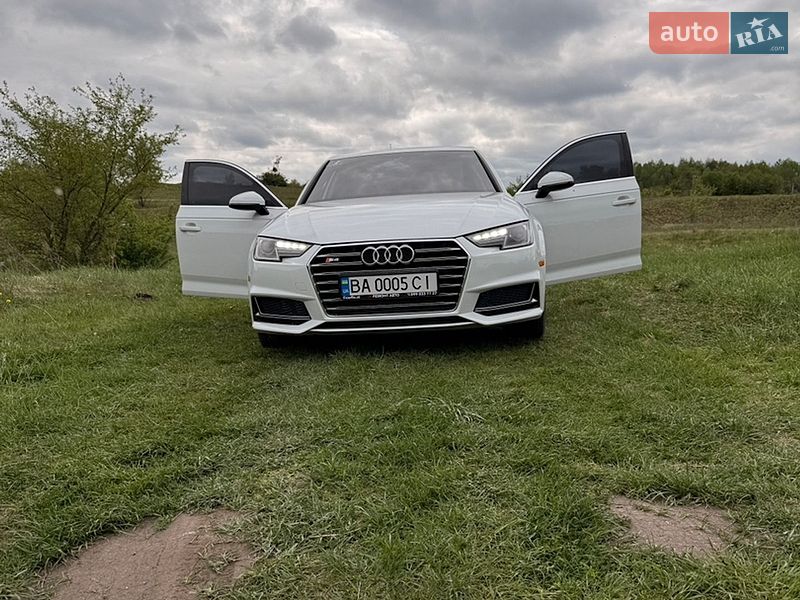 Седан Audi A4 2019 в Житомире