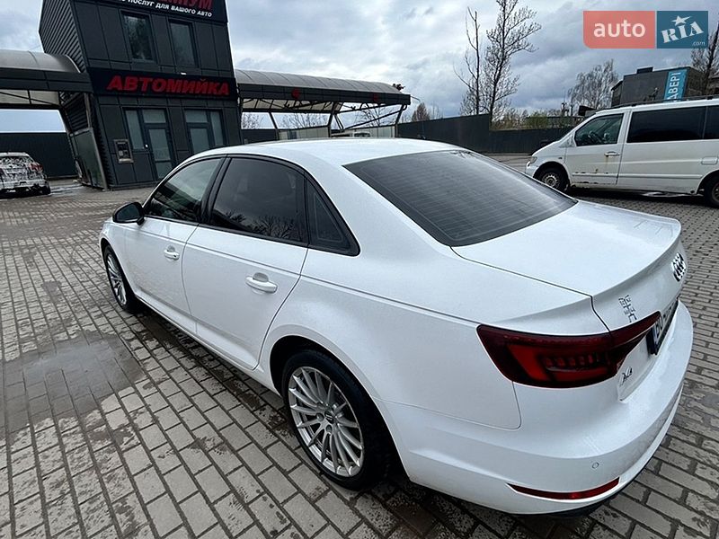 Седан Audi A4 2017 в Львове