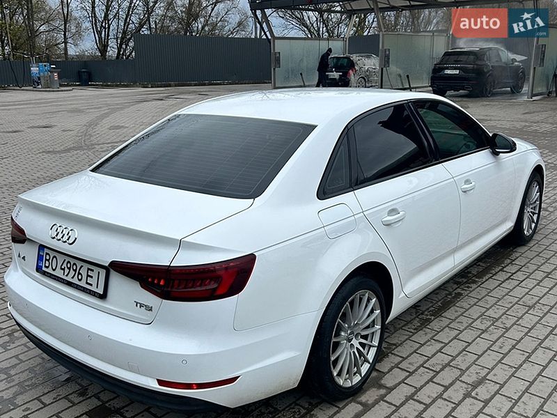 Седан Audi A4 2017 в Львове