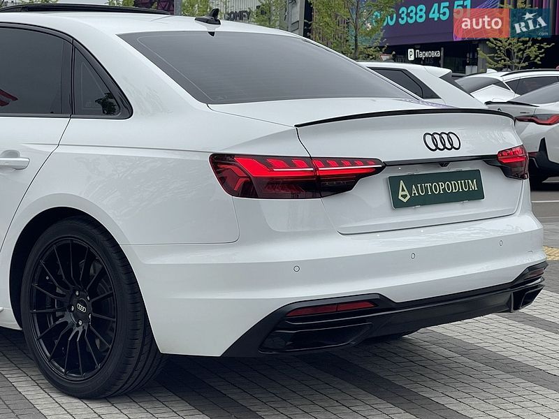 Седан Audi A4 2022 в Києві