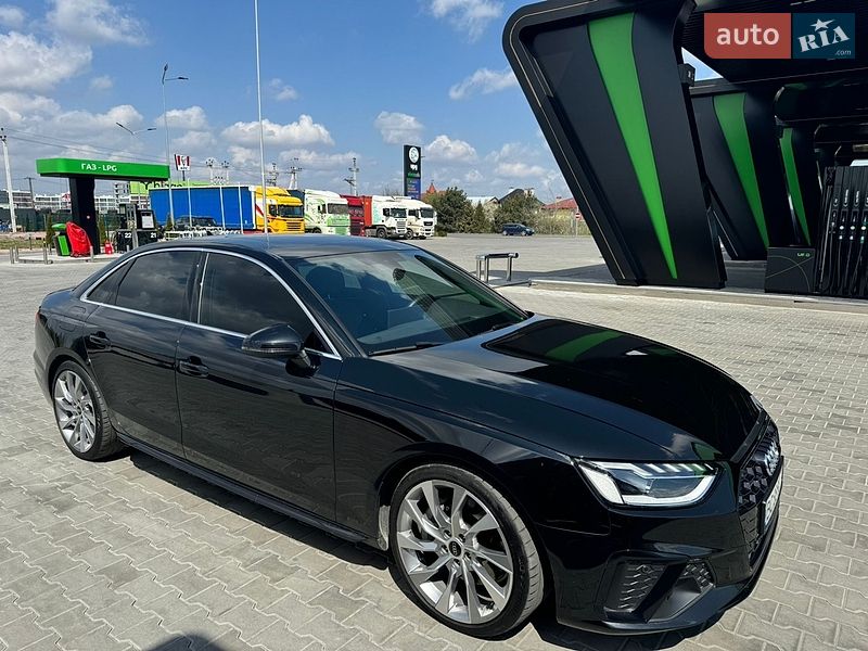 Седан Audi A4 2022 в Львові
