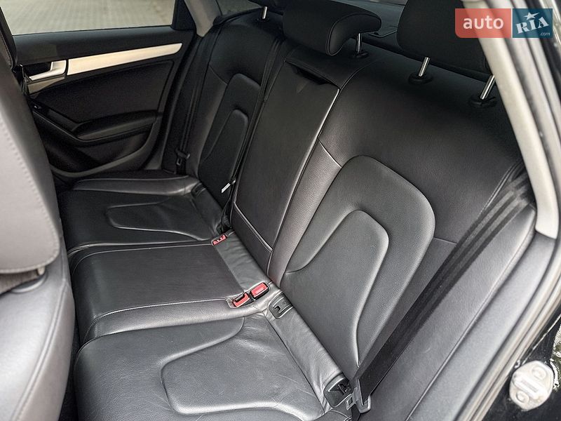 Седан Audi A4 2013 в Черновцах