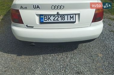 Седан Audi A4 1996 в Рівному