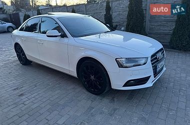 Седан Audi A4 2014 в Львове