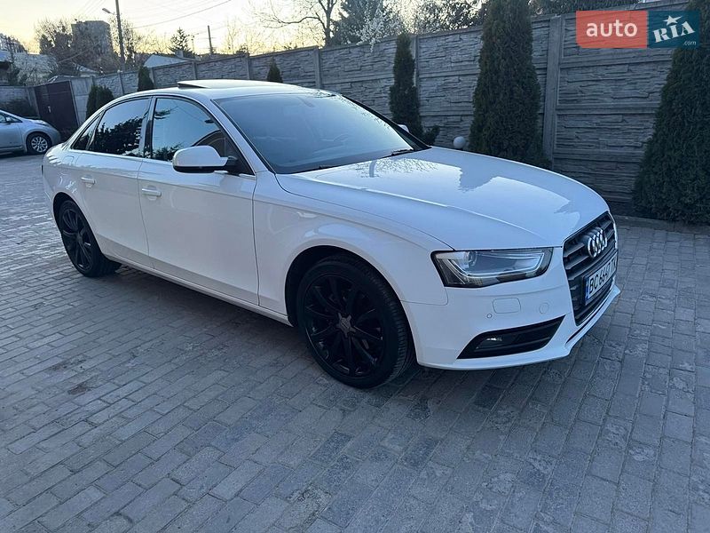 Седан Audi A4 2014 в Львове