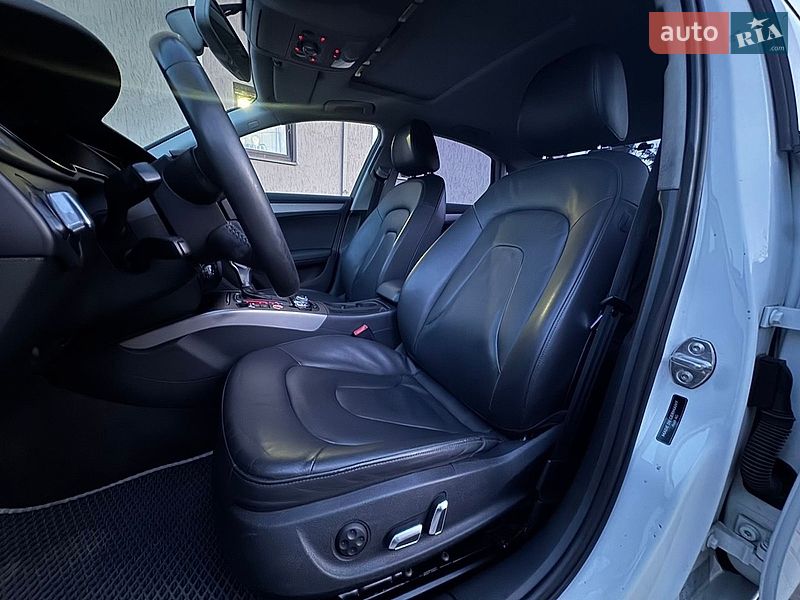 Седан Audi A4 2014 в Львове