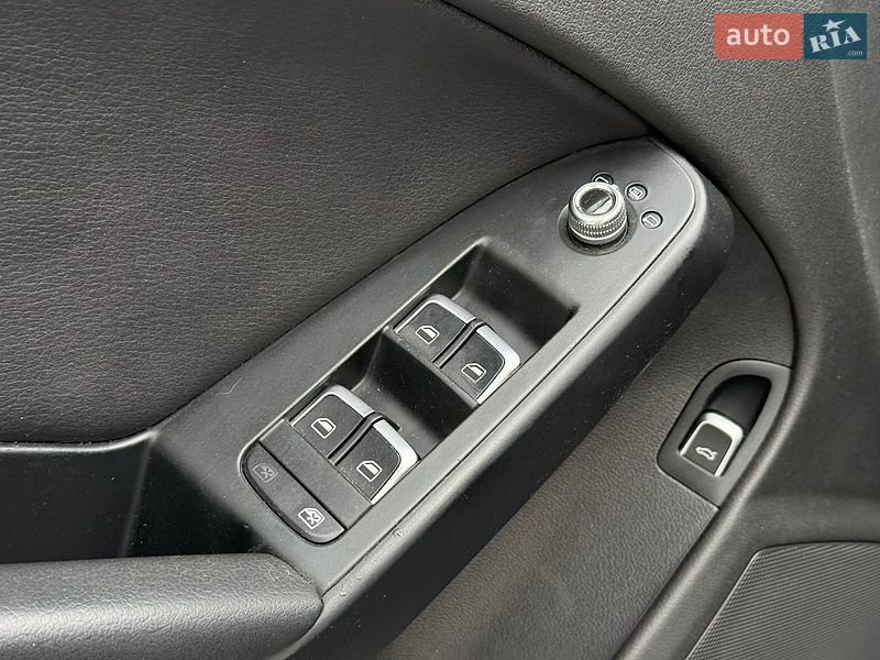 Седан Audi A4 2014 в Рівному