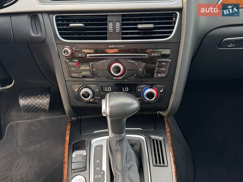 Седан Audi A4 2014 в Львове