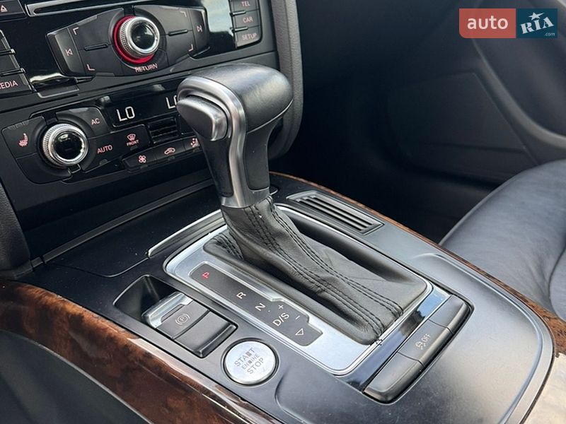 Седан Audi A4 2014 в Львове