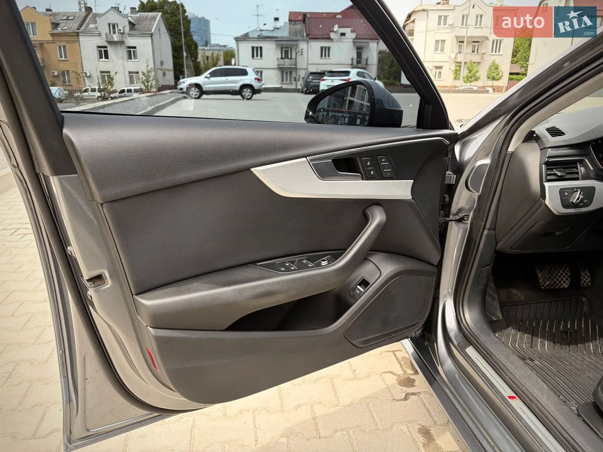 Audi A4 2017 VIN WAUDNAF47JA065150 фото оголошення 26 з 35
