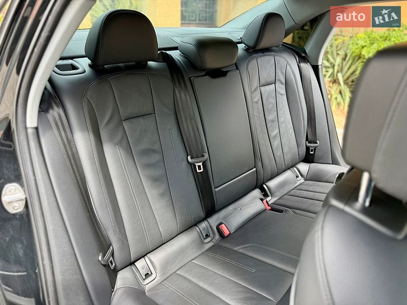 Седан Audi A4 2016 в Ужгороде