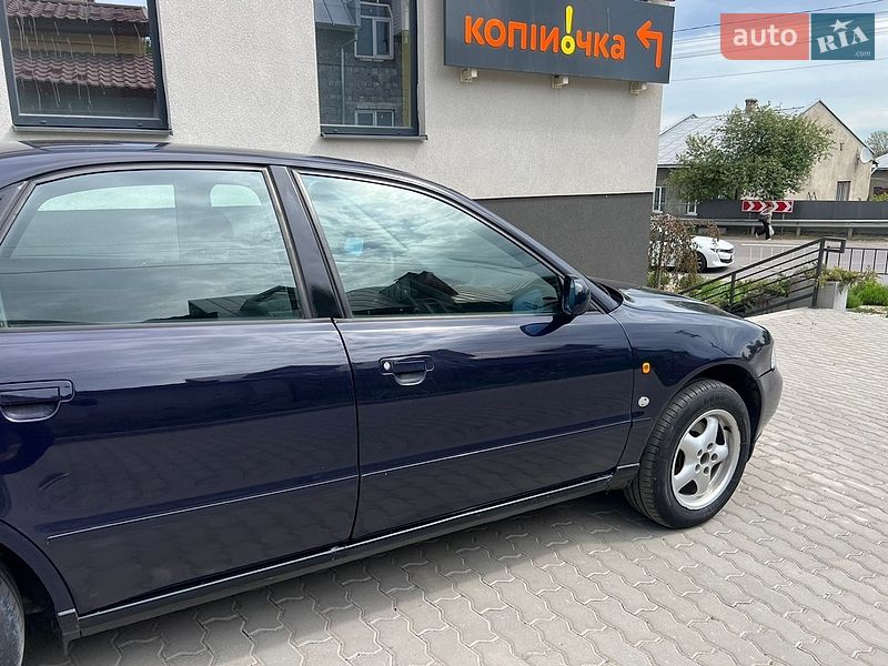 Седан Audi A4 1997 в Львове