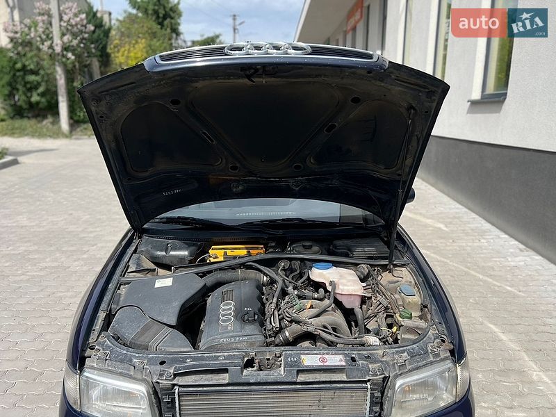 Седан Audi A4 1997 в Львове