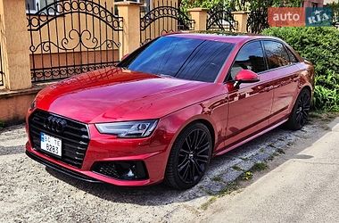 Седан Audi A4 2019 в Ужгороді
