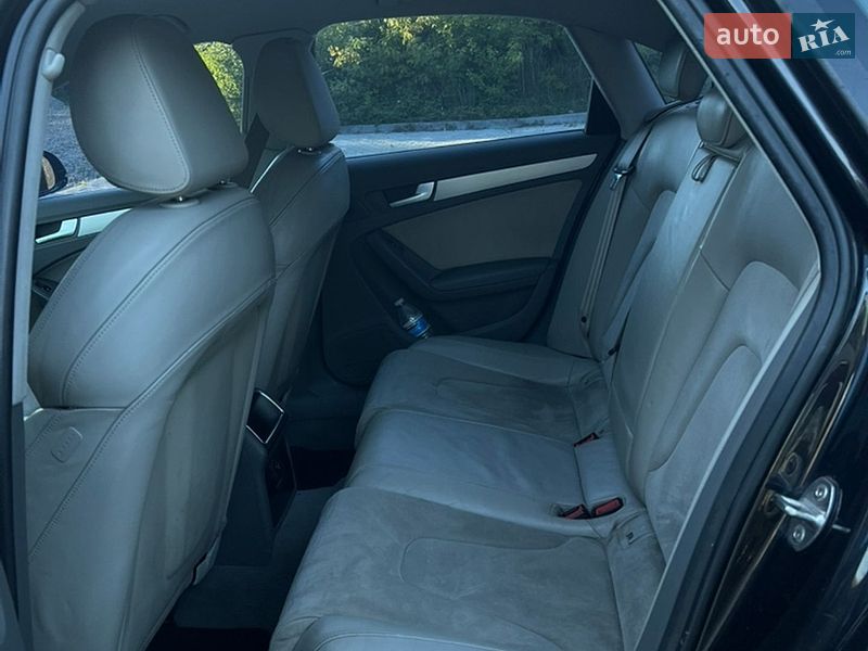 Седан Audi A4 2011 в Сторожинці